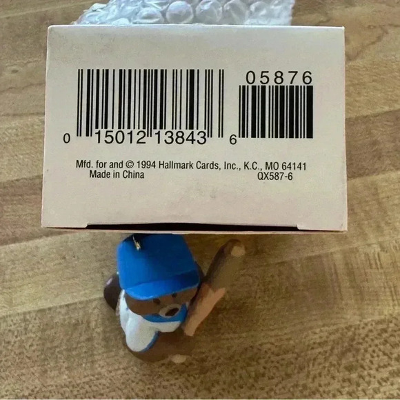 Hallmark Vintage Busy Batter 1994 Beaver Baseball Christmas Keepsake Ornament - Picture 6 of 8